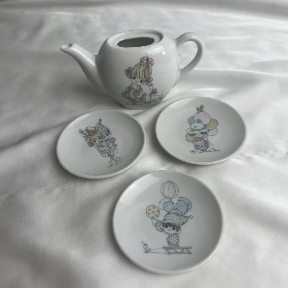 85 VTG PRECIOUS MOMENTS 1985‎ SAMUEL J. BUTCHER ENESCO MINI TEA POT THREE PLATES